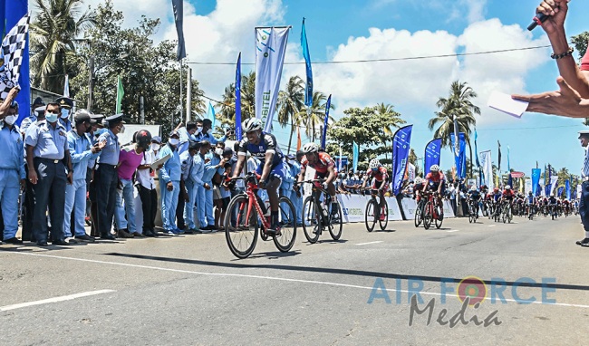 'GUWAN HAMUDA PAPEDI SAWARIYA -2021' CROSSES FINISH LINE AT KATUNAYAKE