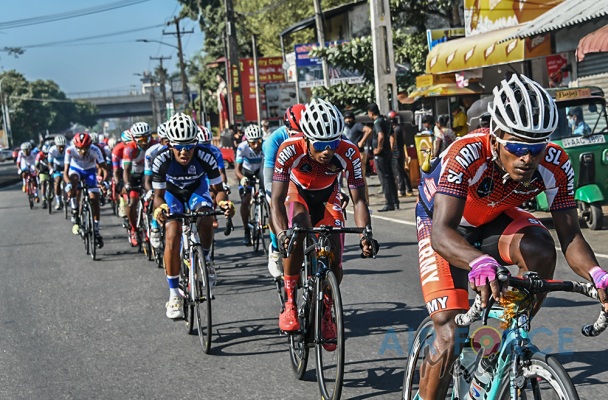 'GUWAN HAMUDA PAPEDI SAWARIYA -2021' CROSSES FINISH LINE AT KATUNAYAKE