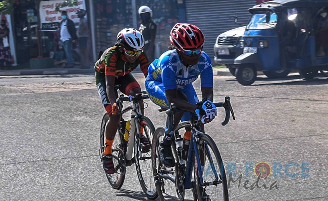 'GUWAN HAMUDA PAPEDI SAWARIYA -2021' CROSSES FINISH LINE AT KATUNAYAKE