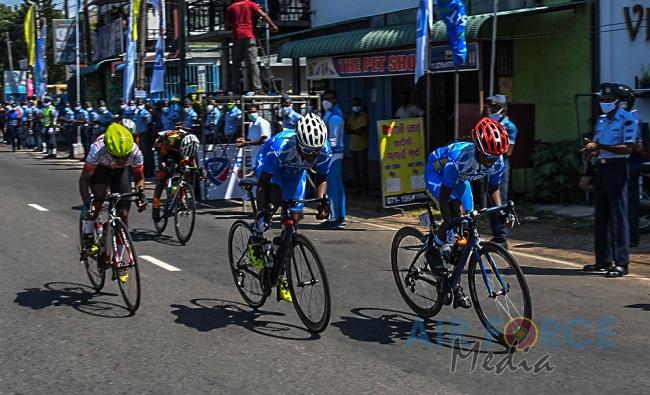 'GUWAN HAMUDA PAPEDI SAWARIYA -2021' CROSSES FINISH LINE AT KATUNAYAKE
