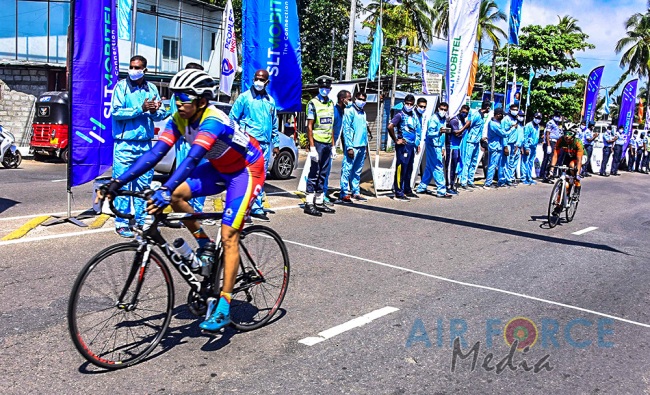 'GUWAN HAMUDA PAPEDI SAWARIYA -2021' CROSSES FINISH LINE AT KATUNAYAKE