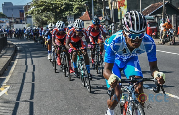 'GUWAN HAMUDA PAPEDI SAWARIYA -2021' CROSSES FINISH LINE AT KATUNAYAKE