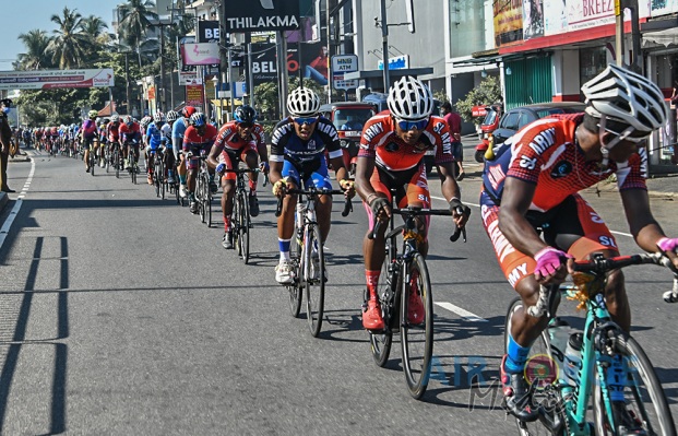 'GUWAN HAMUDA PAPEDI SAWARIYA -2021' CROSSES FINISH LINE AT KATUNAYAKE