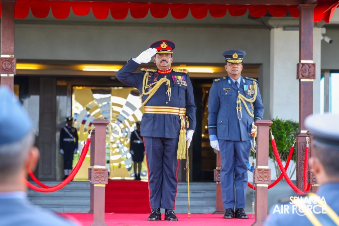 COMMANDER OF THE SRI LANKA ARMY PAYS FAREWELL CALL ON THE COMMANDER OF THE AIR FORCE