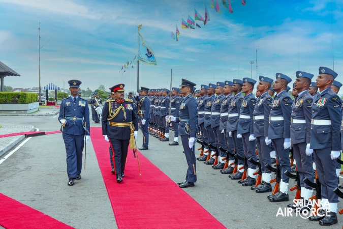 COMMANDER OF THE SRI LANKA ARMY PAYS FAREWELL CALL ON THE COMMANDER OF THE AIR FORCE