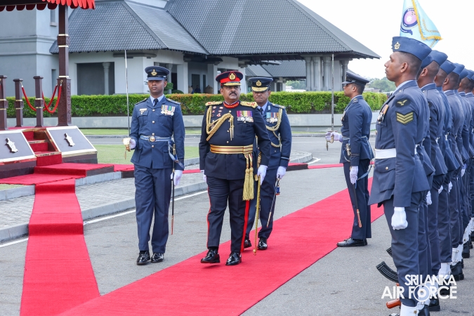 COMMANDER OF THE SRI LANKA ARMY PAYS FAREWELL CALL ON THE COMMANDER OF THE AIR FORCE