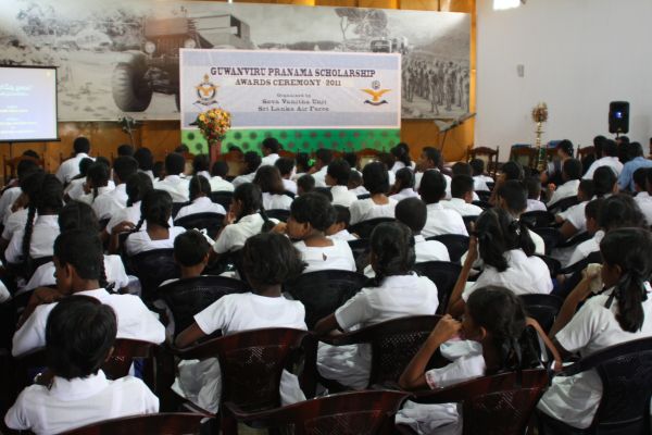 “'ගුවන් විරු ප්රණාම' ශිෂ්යත්ව ප්රධානෝත්සවය - 2011