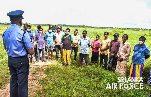 SLAF STATION MORAWEWA UNDERTAKES PADDY HARVESTING OF LOW INCOME FARMER COMMUNITY