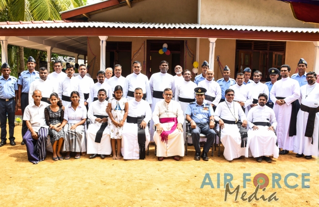 SLAF Base Hingurakgoda Hands Over a Newly Built House to a Needy Family