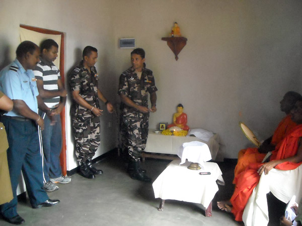 දිලිදු පවුලක් සදහා ගුවන් හමුදා ත්රිකෝණමඩු කදවුරෙන් නව නිවසක්