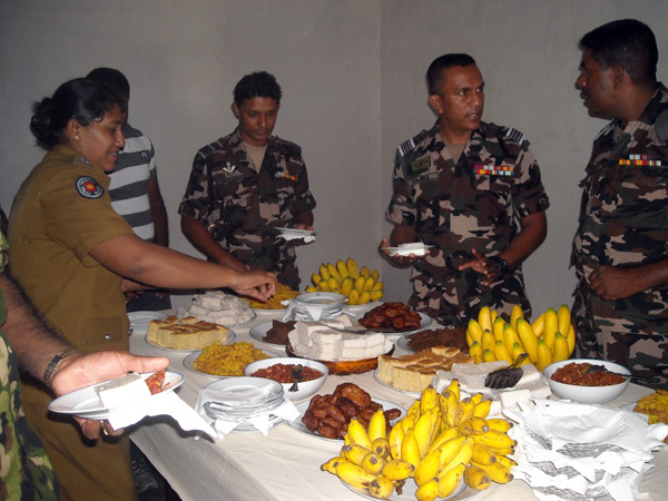 දිලිදු පවුලක් සදහා ගුවන් හමුදා ත්රිකෝණමඩු කදවුරෙන් නව නිවසක්