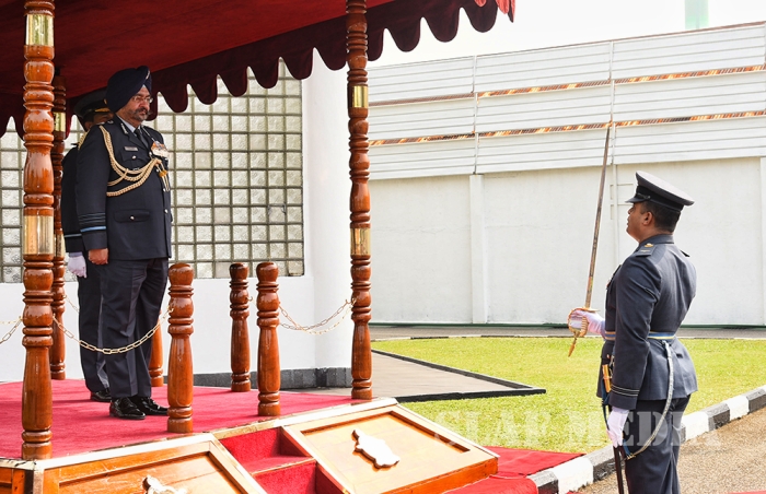 Chief of the Air Staff of the Indian Air Force Calls on the Commander