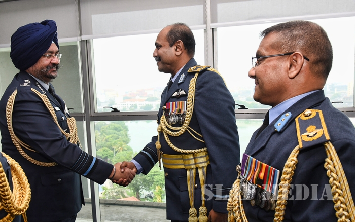 Chief of the Air Staff of the Indian Air Force Calls on the Commander