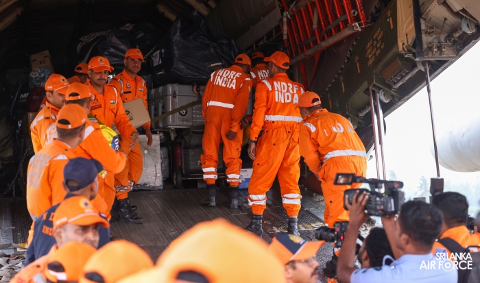 IL-76
IAF AIRCRAFT ARRIVES IN SRI LANKA WITH NDRF TEAM AND DISASTER RELIEF
SUPPLIES