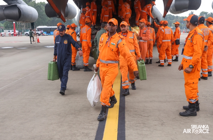 IL-76
IAF AIRCRAFT ARRIVES IN SRI LANKA WITH NDRF TEAM AND DISASTER RELIEF
SUPPLIES