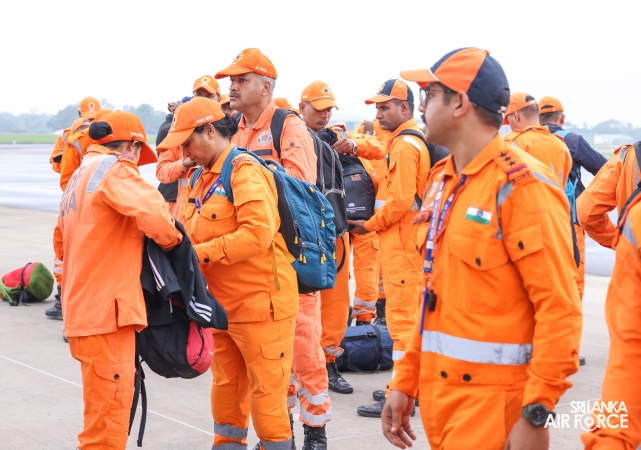 IL-76 IAF
AIRCRAFT ARRIVES IN SRI LANKA WITH NDRF TEAM AND DISASTER RELIEF
SUPPLIES