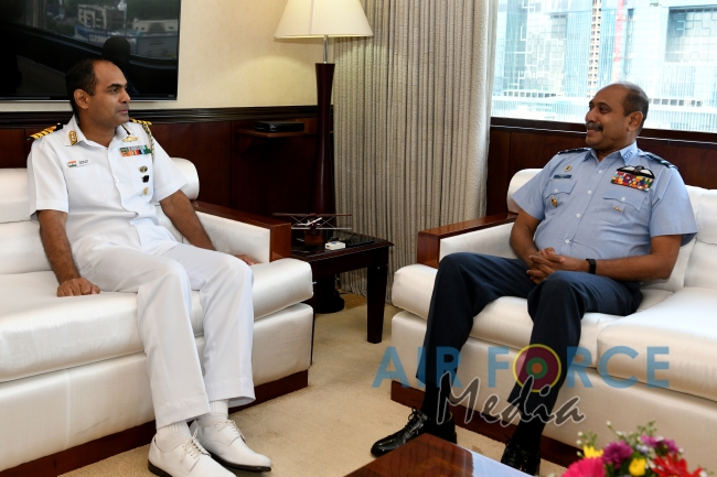 Out Going Indian Defence Attaché Calls on the Commander