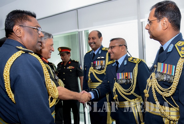 Indian Army Chief Calls on the Commander