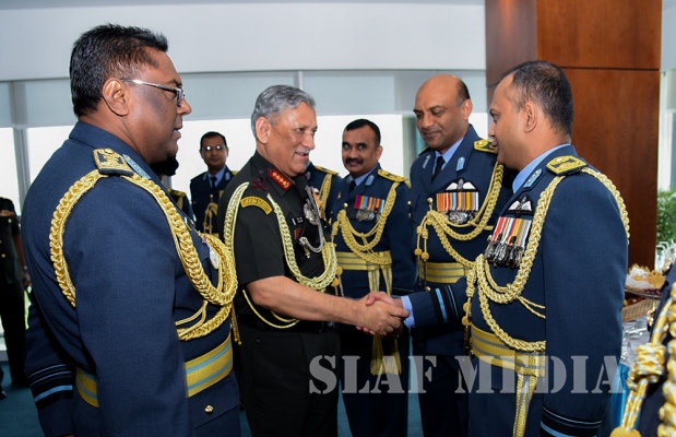 Indian Army Chief Calls on the Commander