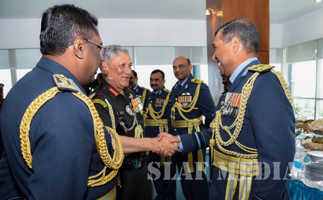 Indian Army Chief Calls on the Commander