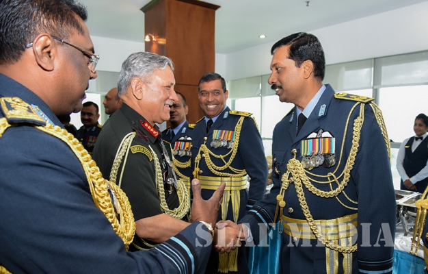 Indian Army Chief Calls on the Commander