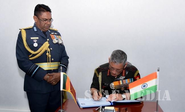 Indian Army Chief Calls on the Commander