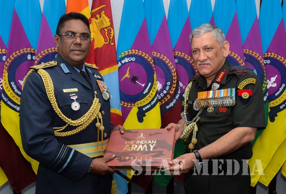 Indian Army Chief Calls on the Commander
