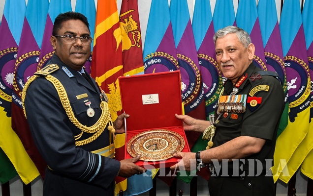 Indian Army Chief Calls on the Commander