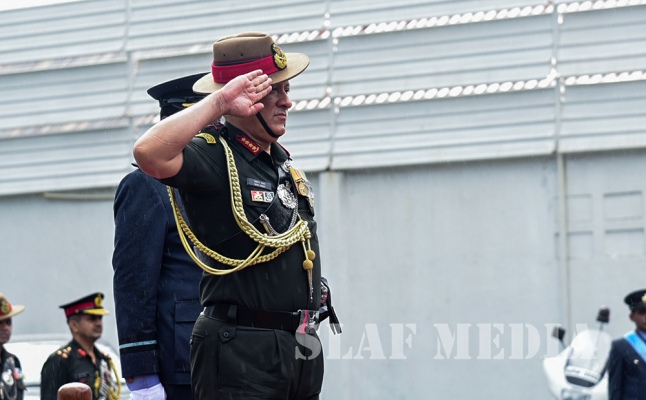 Indian Army Chief Calls on the Commander