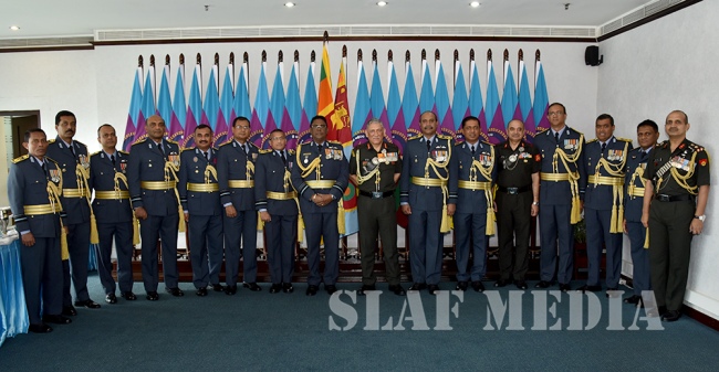 Indian Army Chief Calls on the Commander