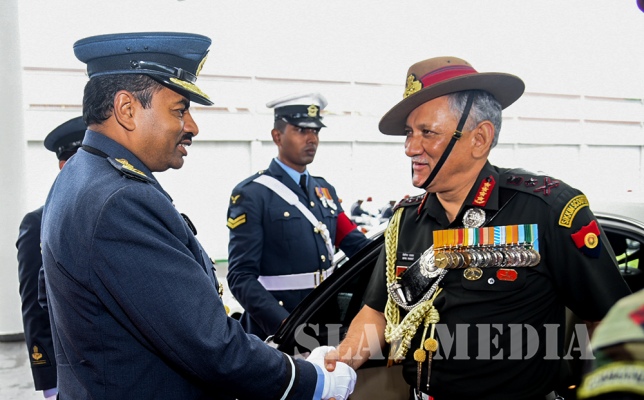 Indian Army Chief Calls on the Commander