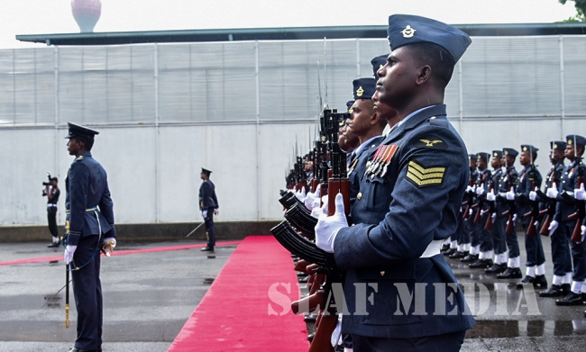 Indian Army Chief Calls on the Commander