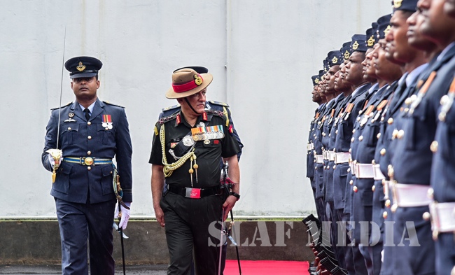 Indian Army Chief Calls on the Commander