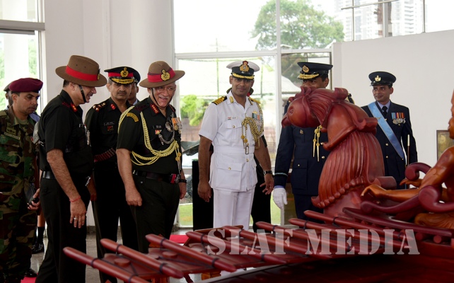 Indian Army Chief Calls on the Commander