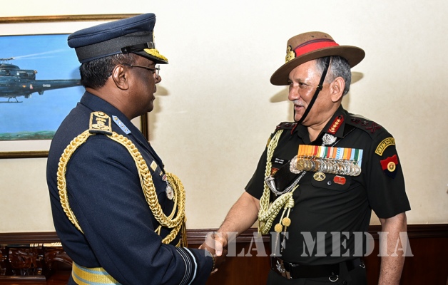 Indian Army Chief Calls on the Commander