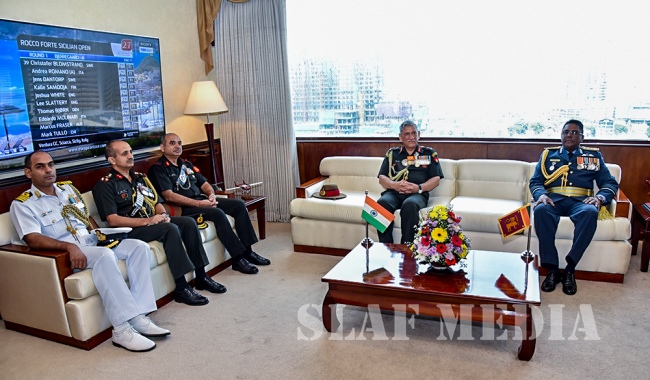 Indian Army Chief Calls on the Commander