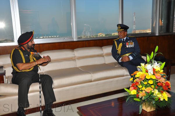 ඉන්දීය යුධ හමුදා මාණ්ඩලික ප්රධානි ගුවන් හමුදා මුලස්ථානයේ සංචාරයක