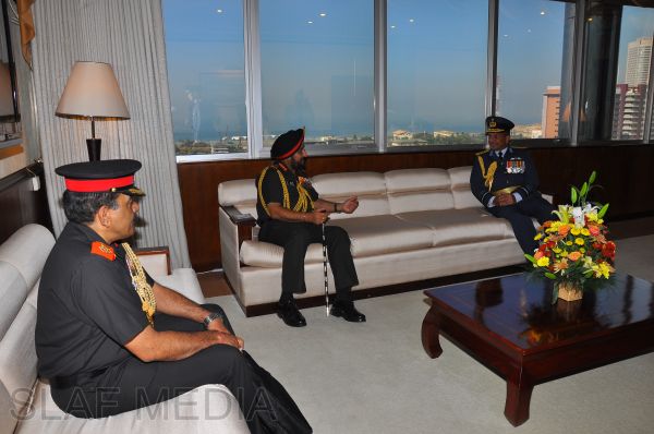 ඉන්දීය යුධ හමුදා මාණ්ඩලික ප්රධානි ගුවන් හමුදා මුලස්ථානයේ සංචාරයක