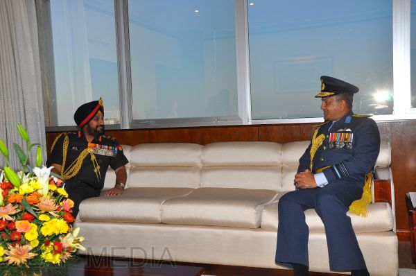 ඉන්දීය යුධ හමුදා මාණ්ඩලික ප්රධානි ගුවන් හමුදා මුලස්ථානයේ සංචාරයක