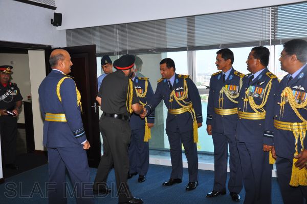 ඉන්දීය යුධ හමුදා මාණ්ඩලික ප්රධානි ගුවන් හමුදා මුලස්ථානයේ සංචාරයක