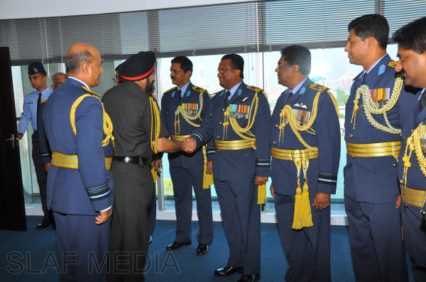 ඉන්දීය යුධ හමුදා මාණ්ඩලික ප්රධානි ගුවන් හමුදා මුලස්ථානයේ සංචාරයක