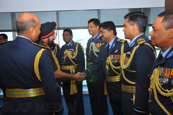 ඉන්දීය යුධ හමුදා මාණ්ඩලික ප්රධානි ගුවන් හමුදා මුලස්ථානයේ සංචාරයක