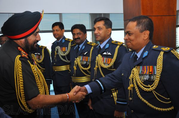 ඉන්දීය යුධ හමුදා මාණ්ඩලික ප්රධානි ගුවන් හමුදා මුලස්ථානයේ සංචාරයක