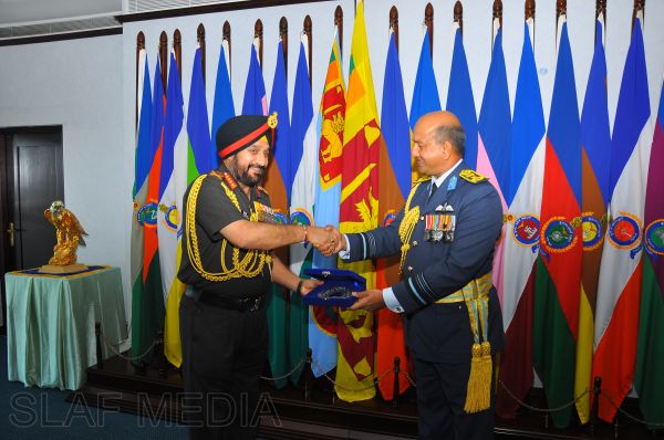 ඉන්දීය යුධ හමුදා මාණ්ඩලික ප්රධානි ගුවන් හමුදා මුලස්ථානයේ සංචාරයක