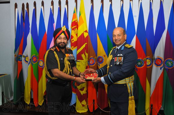 ඉන්දීය යුධ හමුදා මාණ්ඩලික ප්රධානි ගුවන් හමුදා මුලස්ථානයේ සංචාරයක