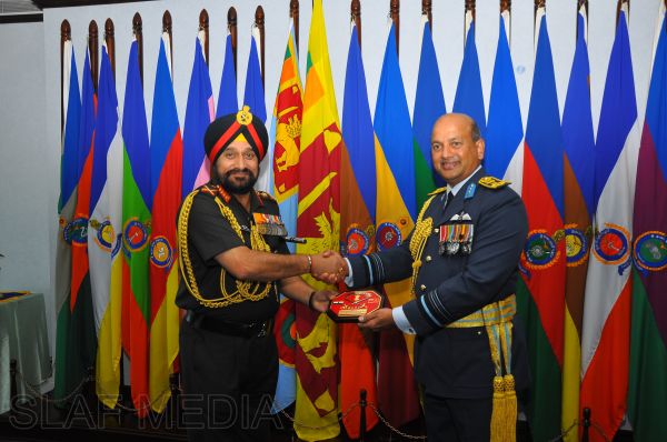 ඉන්දීය යුධ හමුදා මාණ්ඩලික ප්රධානි ගුවන් හමුදා මුලස්ථානයේ සංචාරයක