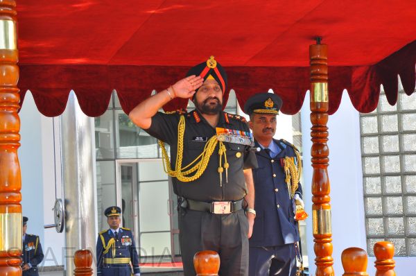 ඉන්දීය යුධ හමුදා මාණ්ඩලික ප්රධානි ගුවන් හමුදා මුලස්ථානයේ සංචාරයක