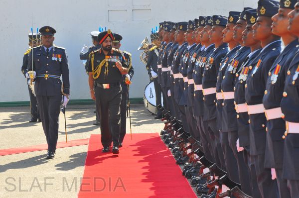 ඉන්දීය යුධ හමුදා මාණ්ඩලික ප්රධානි ගුවන් හමුදා මුලස්ථානයේ සංචාරයක