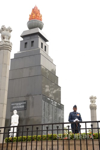 Floral Tribute to the IPKF Memorial Battaramulla