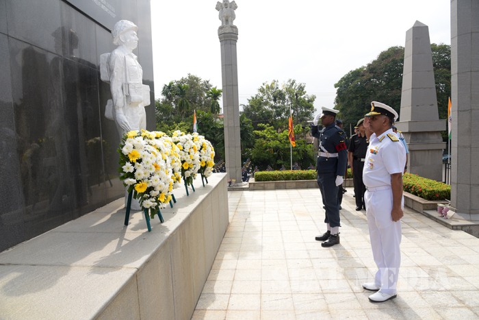 Floral Tribute to the IPKF Memorial Battaramulla